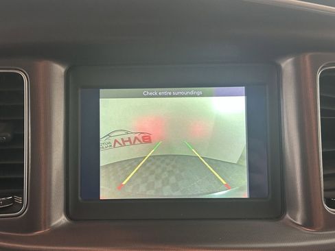 Used 2019 Dodge Charger SXT image 32