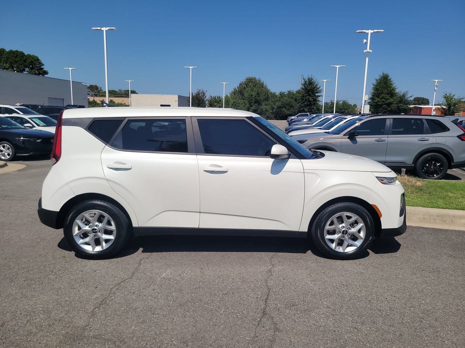 Used 2022 Kia Soul LX w/ Technology Package FWD image 2