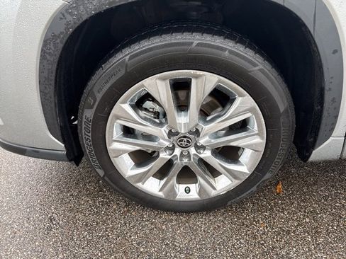 Used 2021 Toyota Highlander Limited image 34