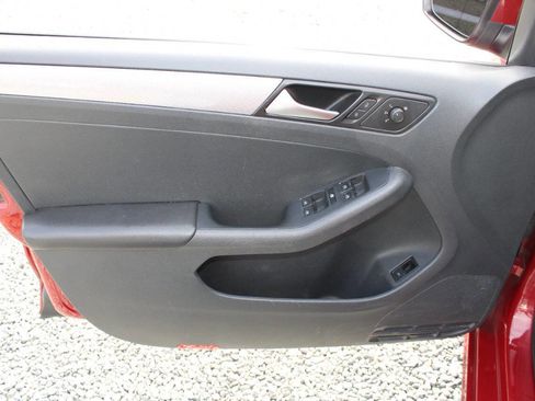 Used 2017 Volkswagen Jetta S image 18