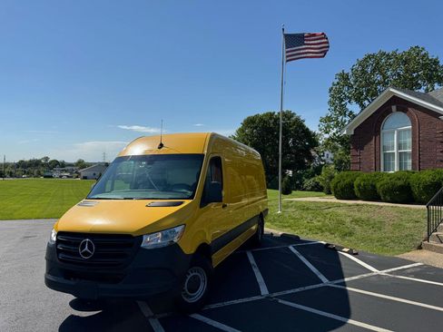 Used 2020 Mercedes-Benz Sprinter 2500 image 1