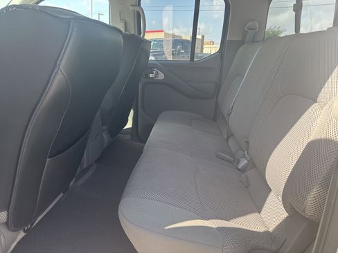 Used 2014 Nissan Frontier SV RWD image 10