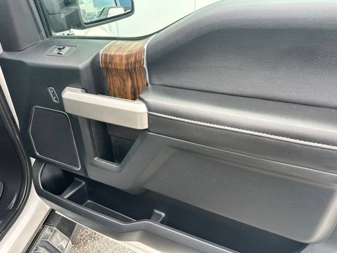 Used 2019 Ford F150 Lariat w/ Equipment Group 502A Luxury AWD/4WD image 27