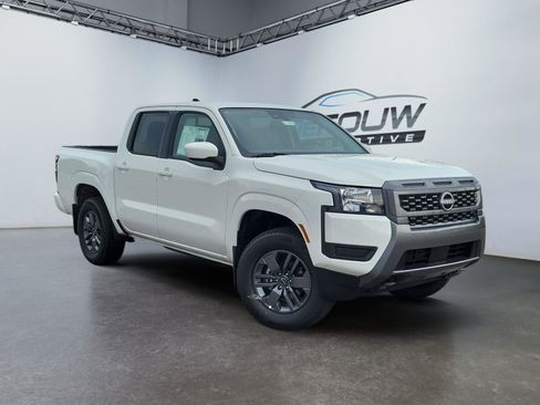 Used 2025 Nissan Frontier SV image 1