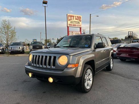 Used 2014 Jeep Patriot Latitude w/ Sun/Sound Group image 9