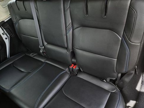 Used 2022 Jeep Wrangler Unlimited Rubicon 4xe w/ Cold Weather Group AWD/4WD image 15