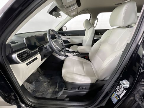 Used 2023 Kia Telluride S image 21