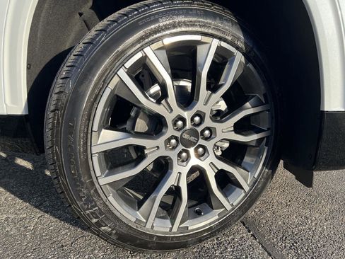 New 2026 GMC Acadia Denali Ultimate image 2