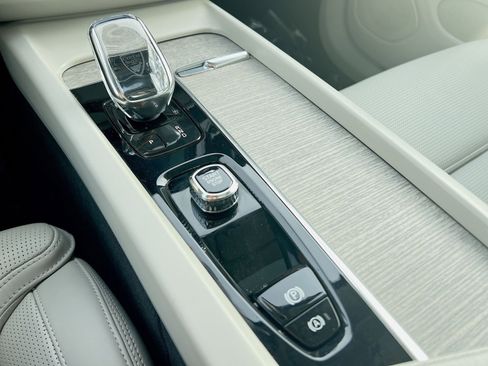 Certified 2022 Volvo XC60 B6 Inscription w/ Advanced Package image 22