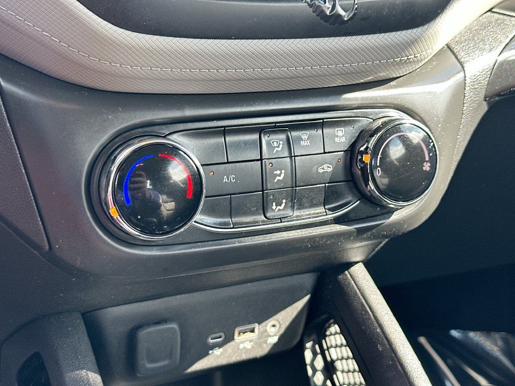 Used 2022 Chevrolet TrailBlazer LS FWD image 15