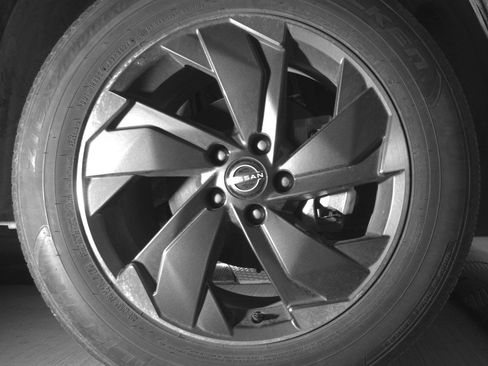 Used 2025 Nissan Rogue SV FWD image 13