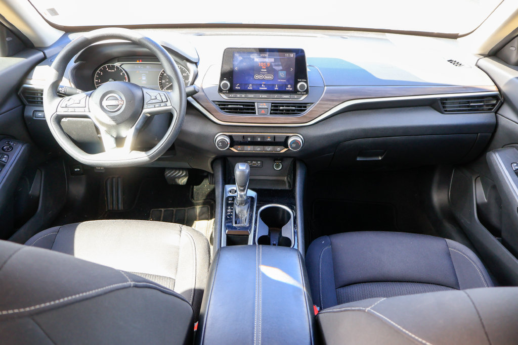 Used 2024 Nissan Altima 2.5 SV FWD image 6