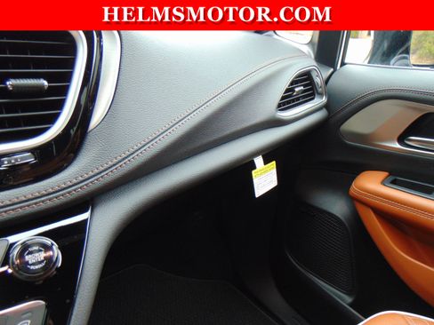 New 2026 Chrysler Pacifica Pinnacle image 38