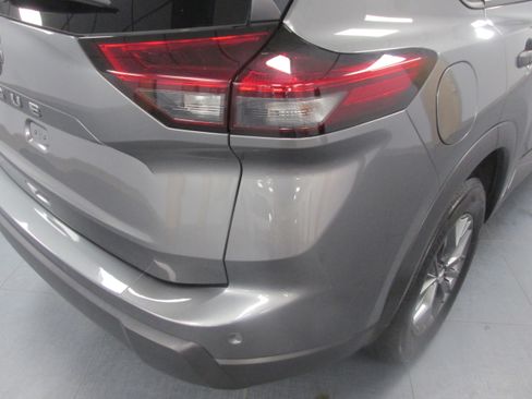 Used 2024 Nissan Rogue S FWD image 11