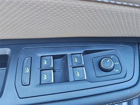 Certified 2024 Volkswagen Atlas Cross Sport SE image 14