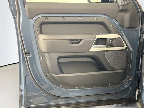 Used 2024 Land Rover Defender 110 S image 18