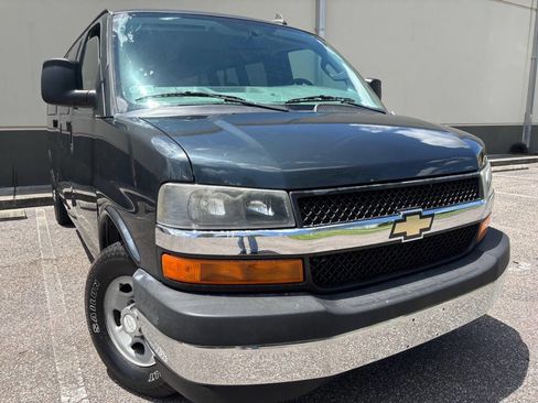 Used 2017 Chevrolet Express 3500 LT w/ LT Preferred Equipment Group image 4