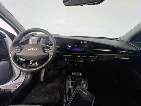 Certified 2023 Kia Niro EX image 30