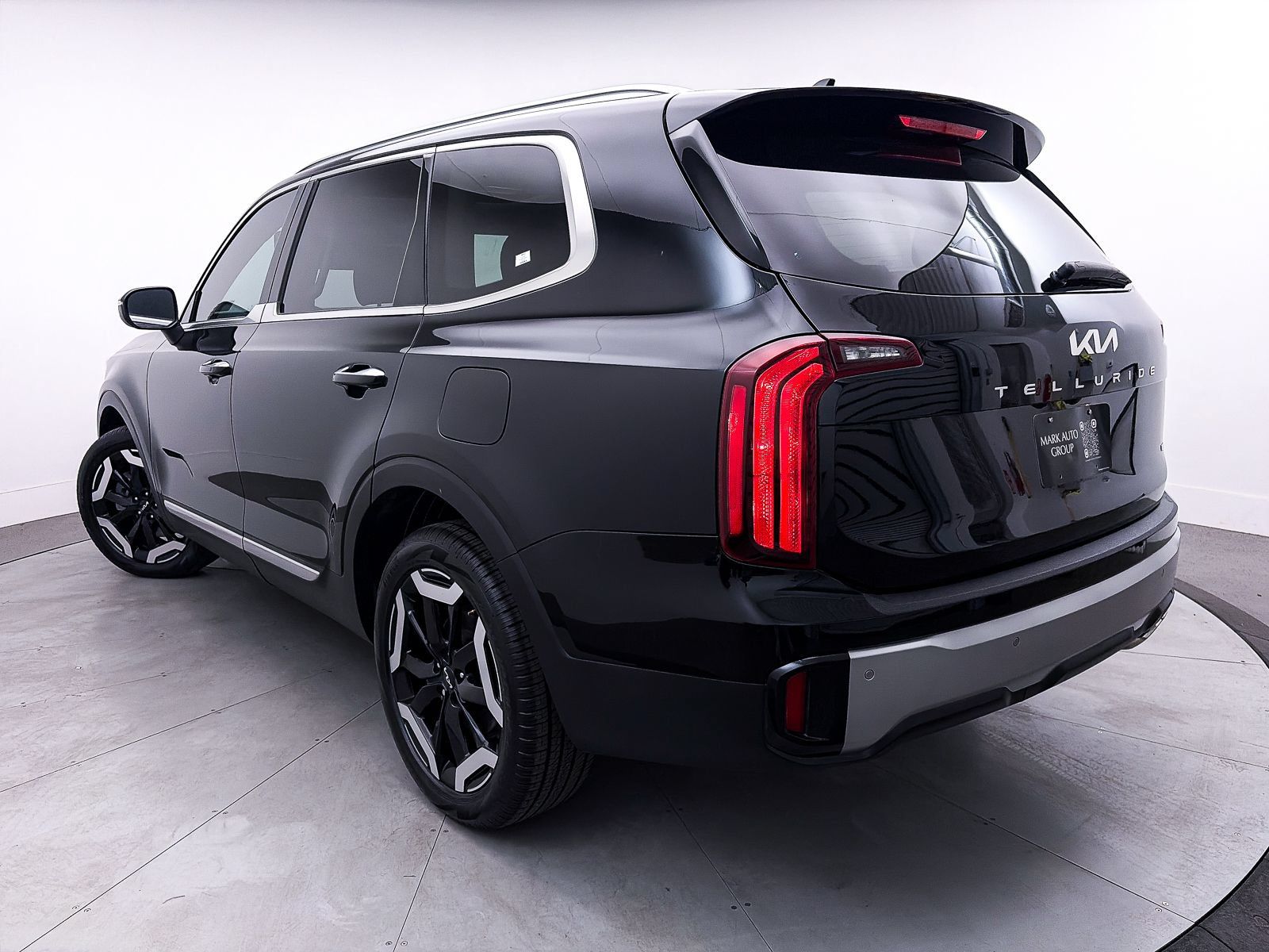 Used 2023 Kia Telluride S w/ S Sunroof Package AWD/4WD image 2