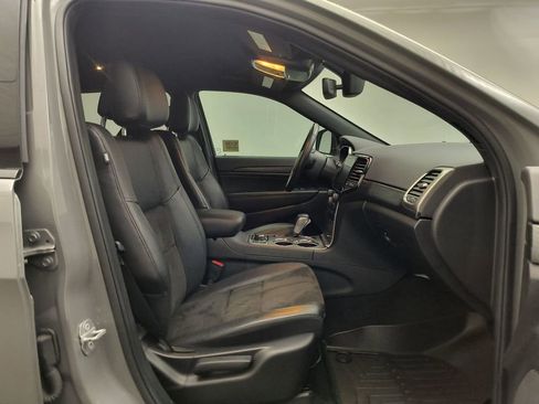 Used 2022 Jeep Grand Cherokee Laredo X AWD/4WD image 29