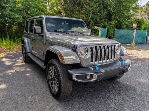 Used 2023 Jeep Wrangler Unlimited Sahara w/ Cold Weather Group AWD/4WD image 3