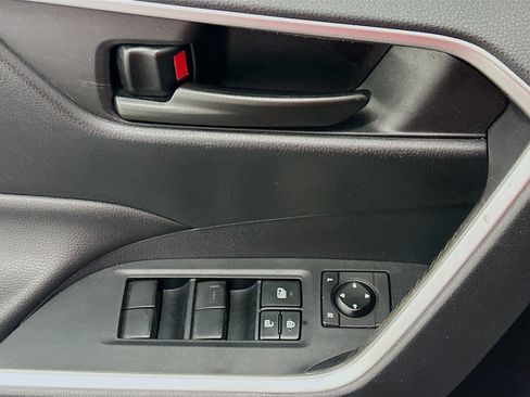 Used 2019 Toyota RAV4 LE image 15