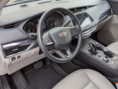 Certified 2023 Cadillac XT4 Luxury w/ Cold Weather Package image 9