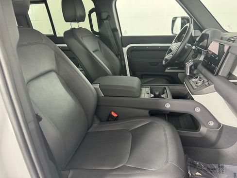 Used 2023 Land Rover Defender 130 SE AWD/4WD image 20