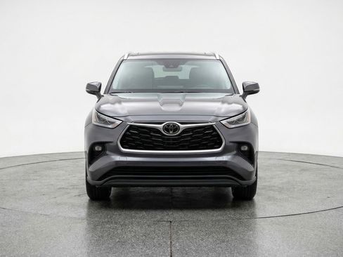 Used 2025 Toyota Highlander XSE image 2