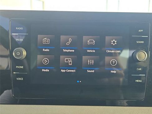 Used 2025 Volkswagen Jetta SE FWD image 17
