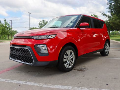 Used 2020 Kia Soul LX image 3