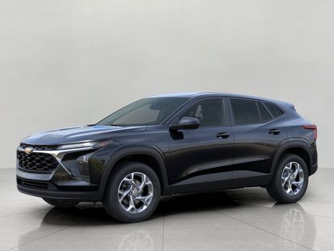 New 2026 Chevrolet Trax LS w/ LS Convenience Package FWD image 2