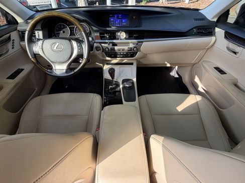 Used 2013 Lexus ES 350 w/ Premium Pkg FWD image 34