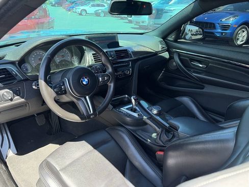 Used 2018 BMW M4 Coupe w/ Competition Package RWD image 25