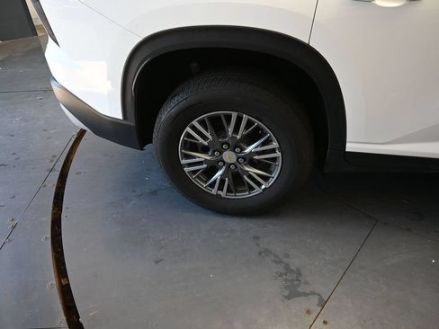 Used 2024 Chevrolet Traverse LT FWD image 23