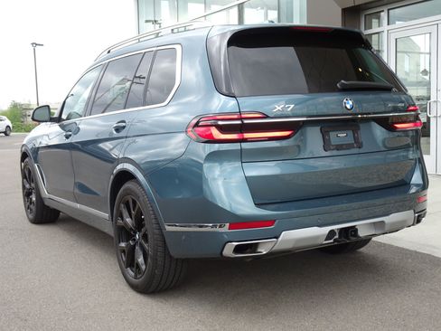 Used 2023 BMW X7 xDrive40i w/ Premium Package image 3