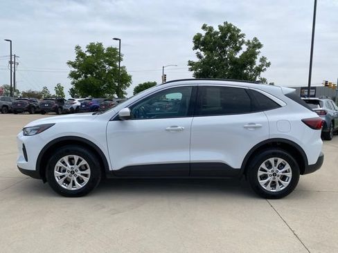 Used 2024 Ford Escape Active w/ Tech Pack #2 AWD/4WD image 2