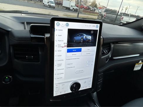 New 2023 Ford F150 Lightning Lariat image 50