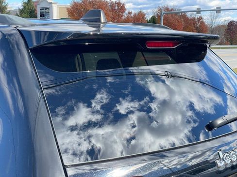 Used 2018 Jeep Grand Cherokee Limited image 27