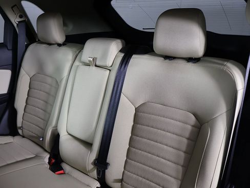 Used 2024 Ford Edge SE image 29