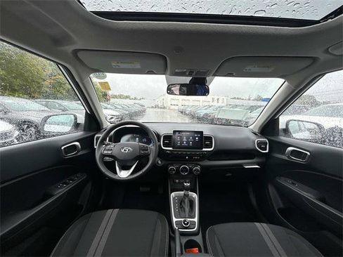 New 2025 Hyundai Venue SEL image 7