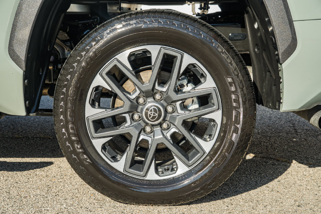 Used 2024 Toyota Tundra Limited AWD/4WD image 20
