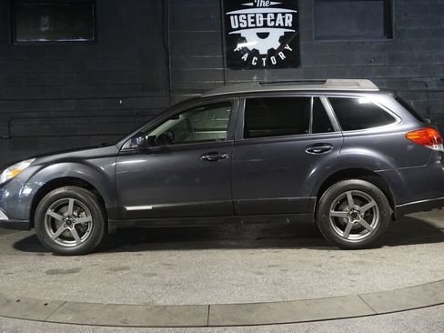 Used 2011 Subaru Outback 3.6R Limited w/ PWR Moonroof Pkg image 2