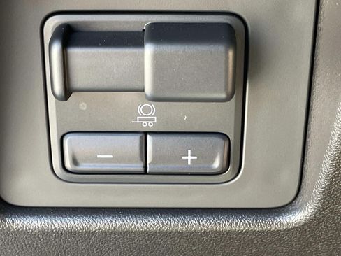 Used 2024 GMC Canyon AT4 w/ Technology Package AWD/4WD image 18