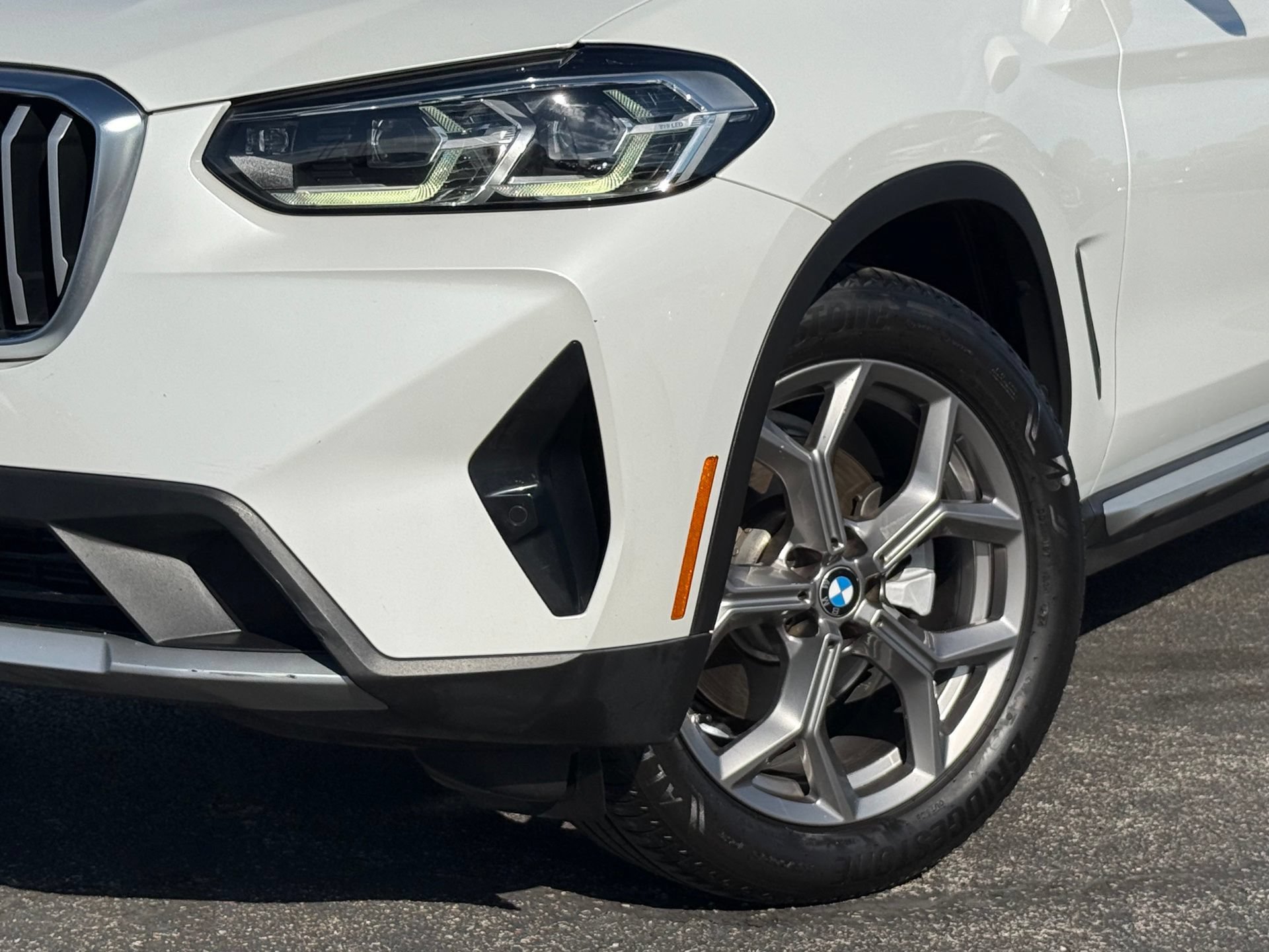 Used 2022 BMW X3 xDrive30i w/ Premium Package AWD/4WD image 3