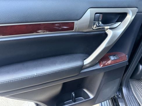 Used 2016 Lexus GX 460 w/ Premium Package image 33