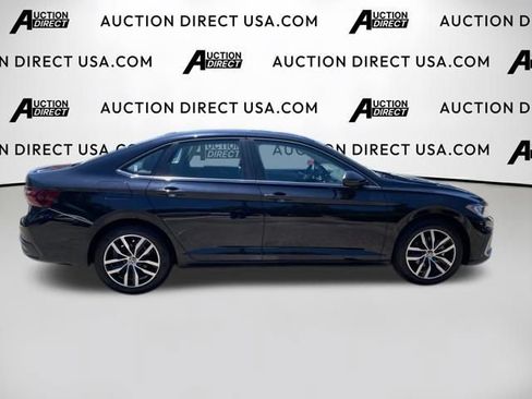 Used 2025 Volkswagen Jetta SE FWD image 25
