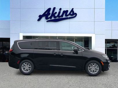 New 2026 Chrysler Pacifica Select