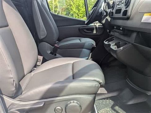 Used 2025 Mercedes-Benz Sprinter 2500 image 10