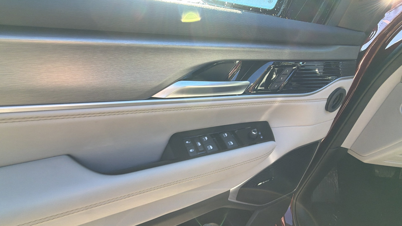 Used 2025 Jeep Wagoneer 4WD w/ Premium Group I image 15